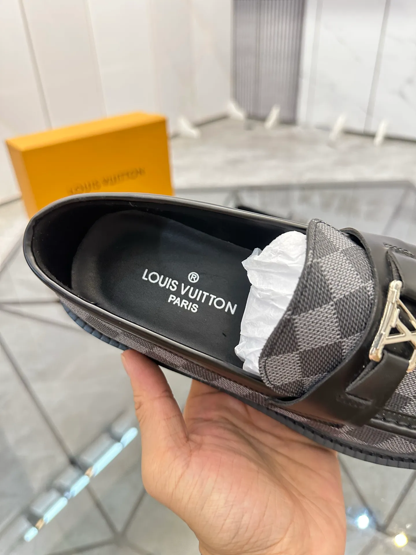 Selling men's shoes 💰: 💰P460¥ Product trademark: LV* "Louis Vuitton*" leather shoes Regular size: 40-45 (can be customized to 46) Product materials: imported cowhide upper, sheepskin lining, original outsole. Number: 558